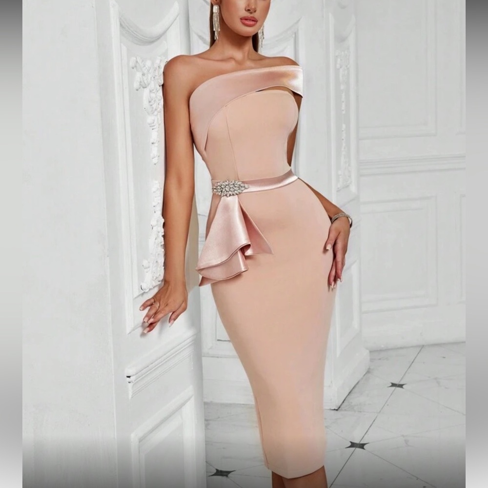 Elegant One-Shoulder Peach Evening Dress